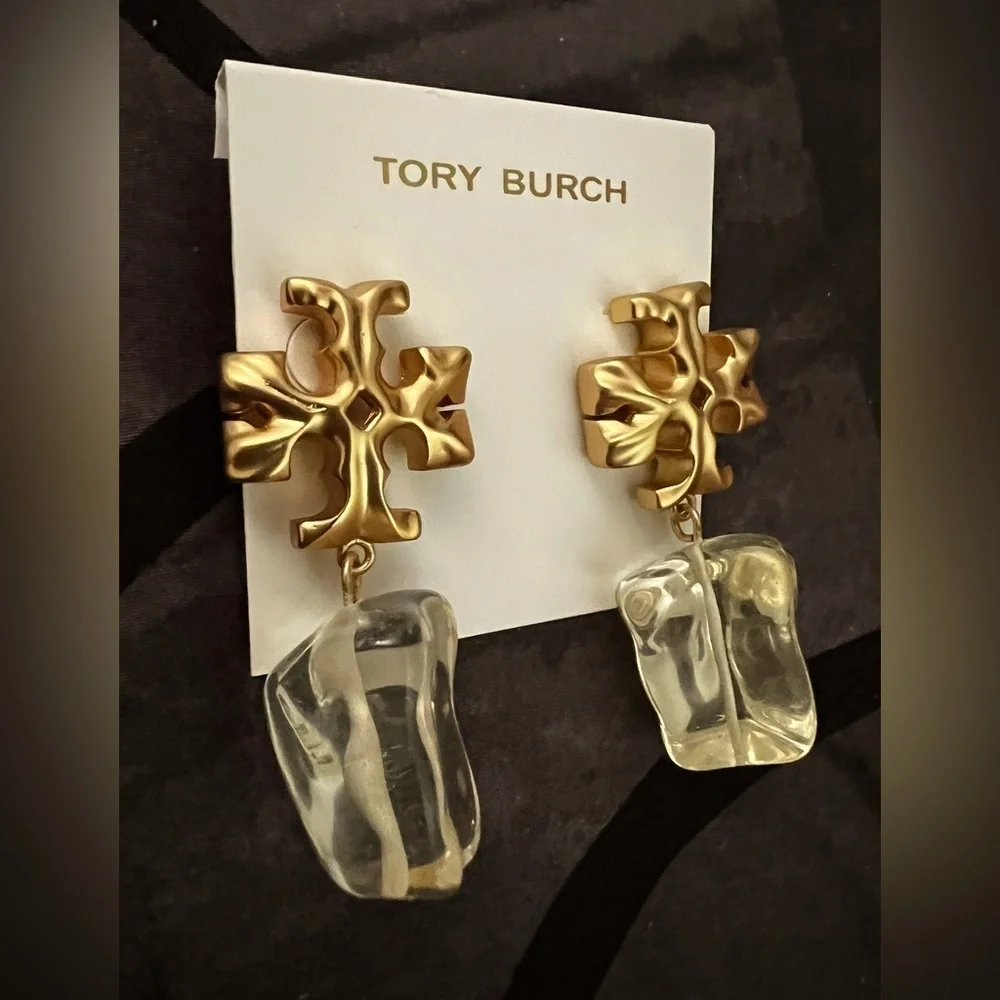 Designers Brands For Customers That Love To Wear Casual and Elegant Accessories